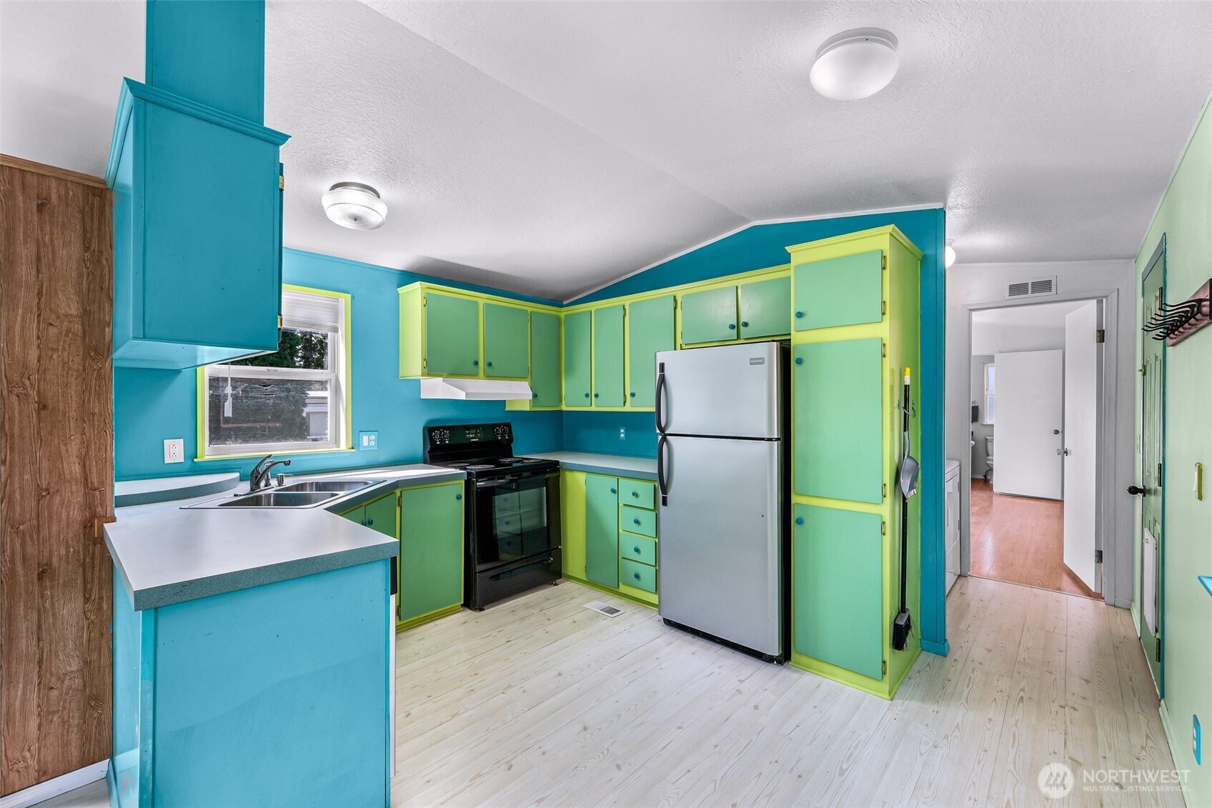 7435 Sunset Drive Property Photo 14