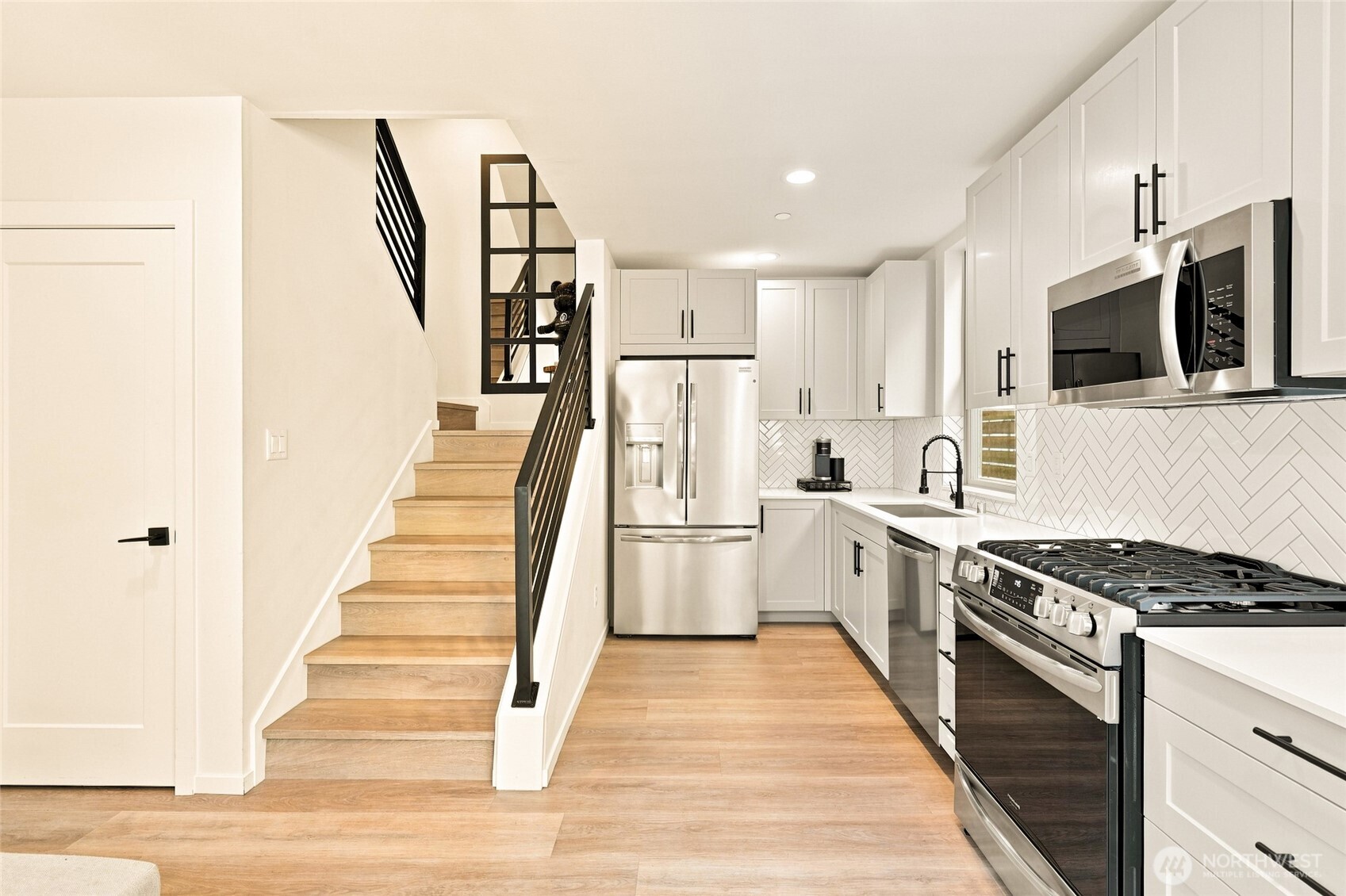 1118 16th Avenue B Property Photo 11