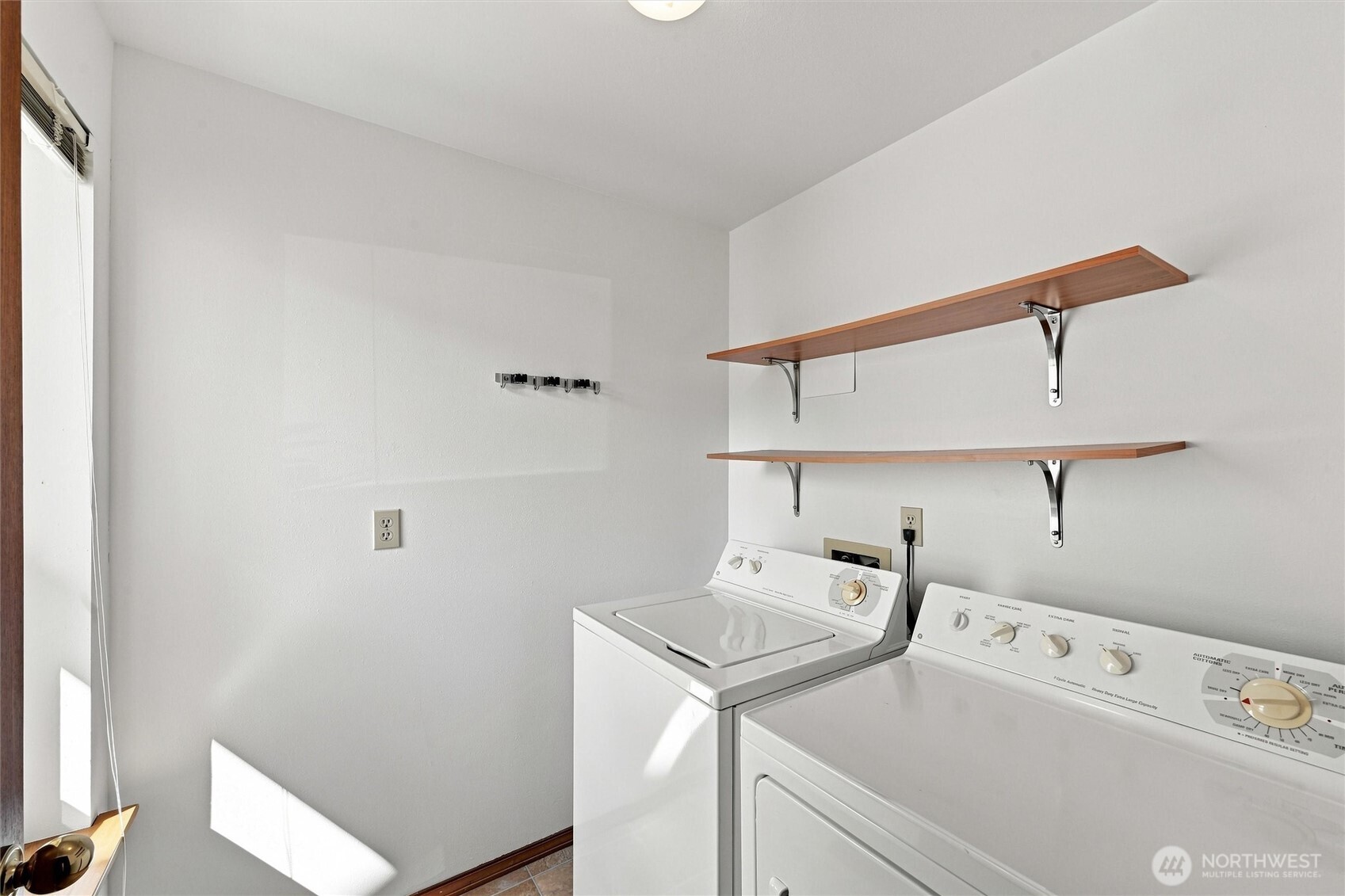 2233 E Birch Street Property Photo 9