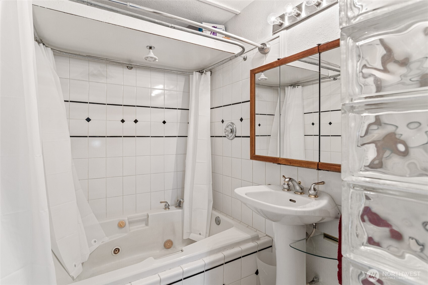 221 N Canyon Road Property Photo 15