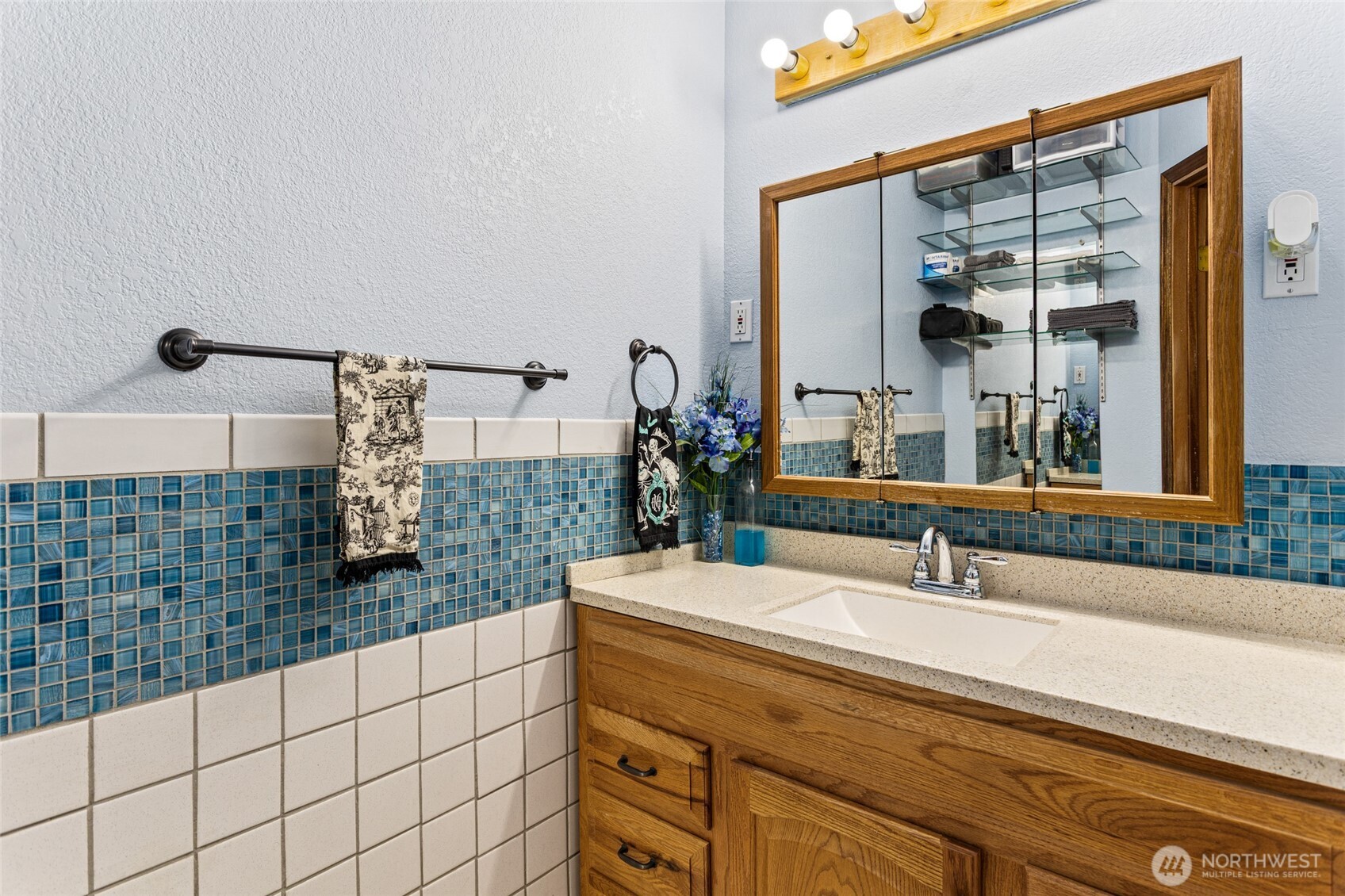 221 N Canyon Road Property Photo 18