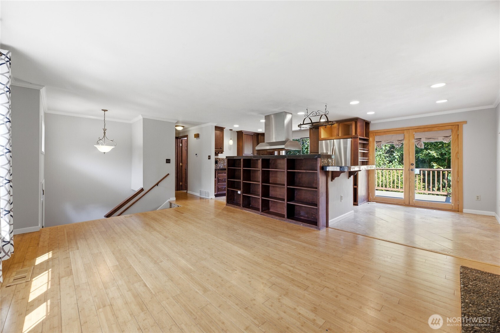 608 School Street Property Photo 7