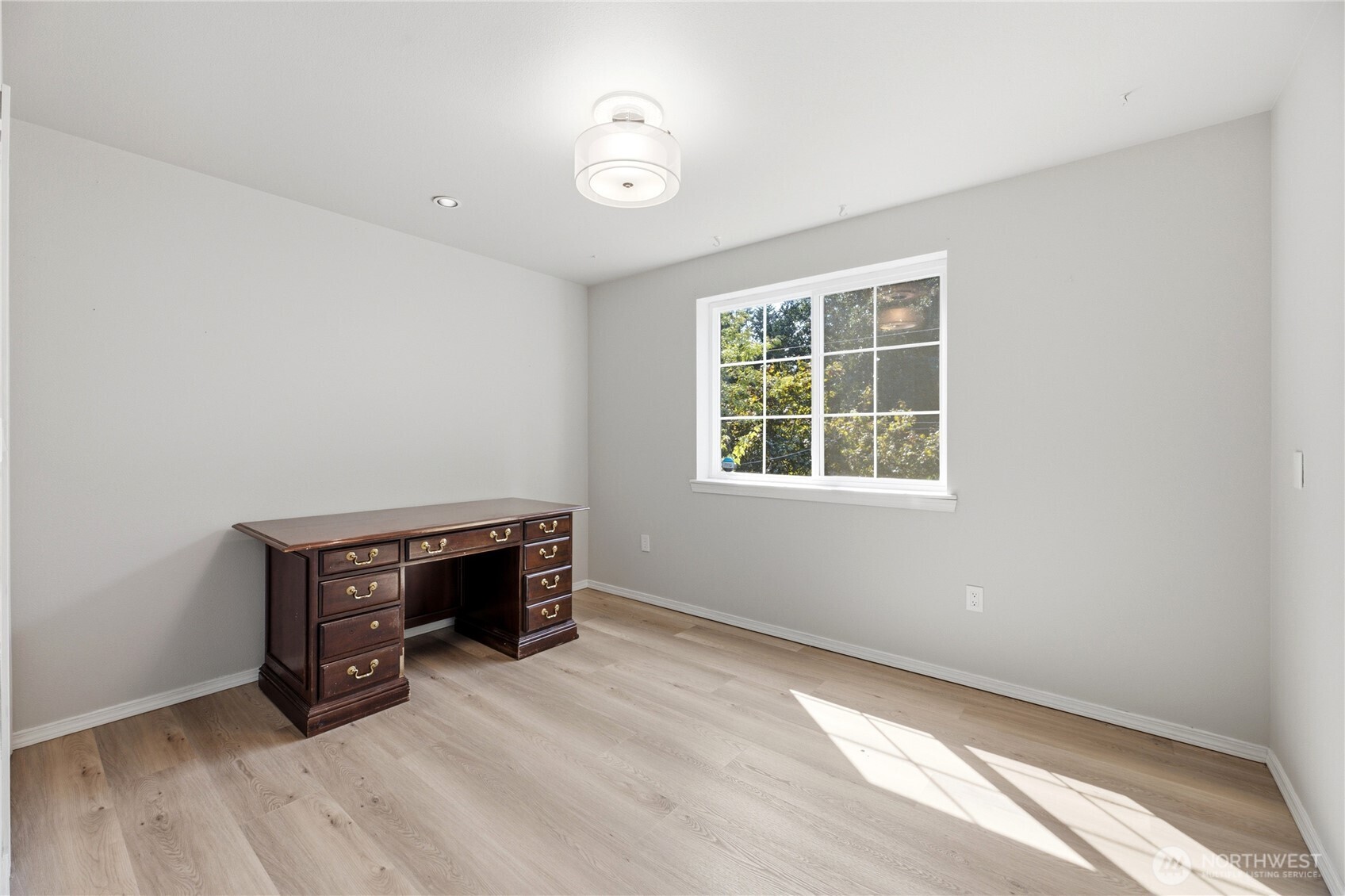 608 School Street Property Photo 13