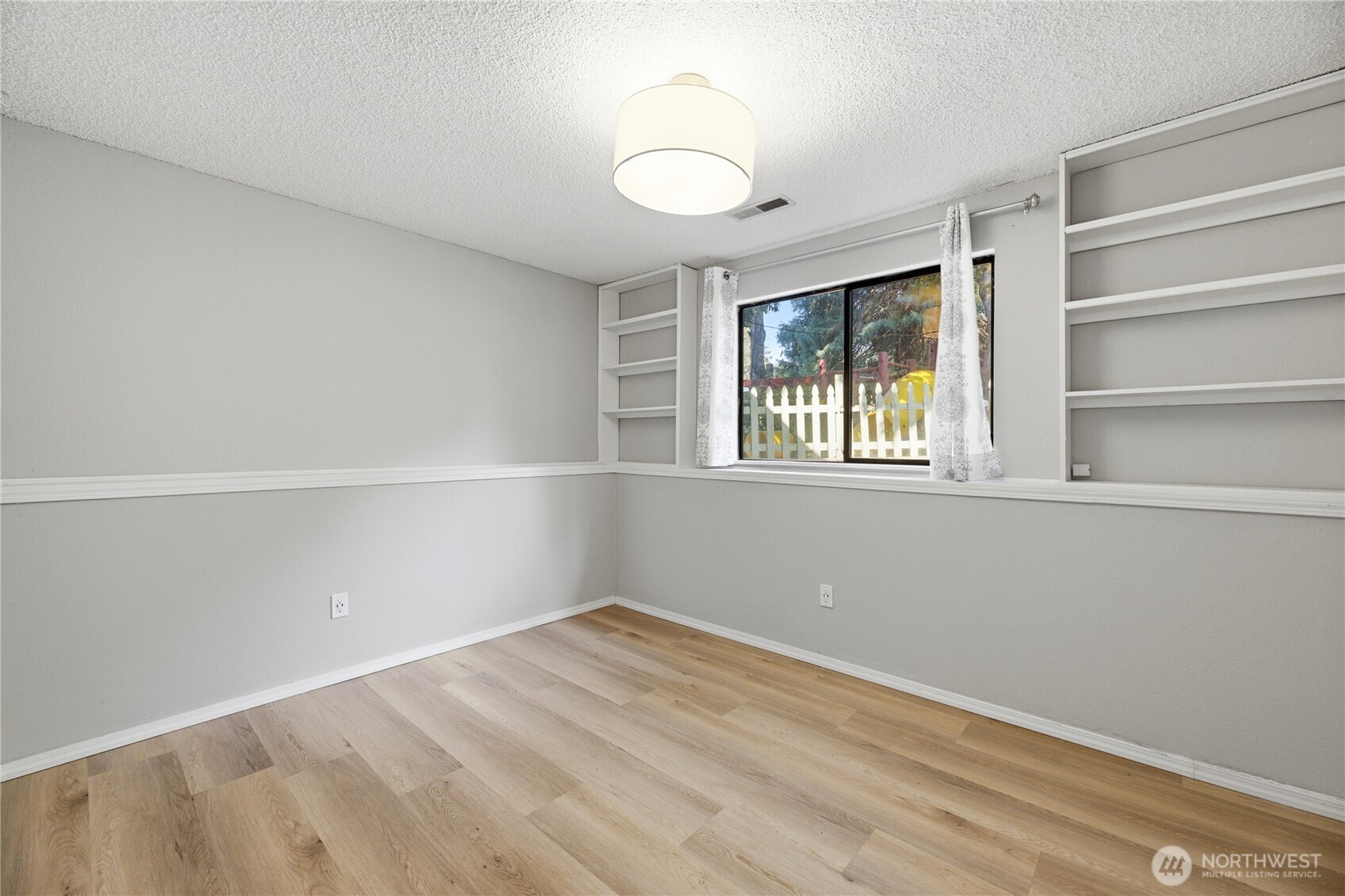 608 School Street Property Photo 19