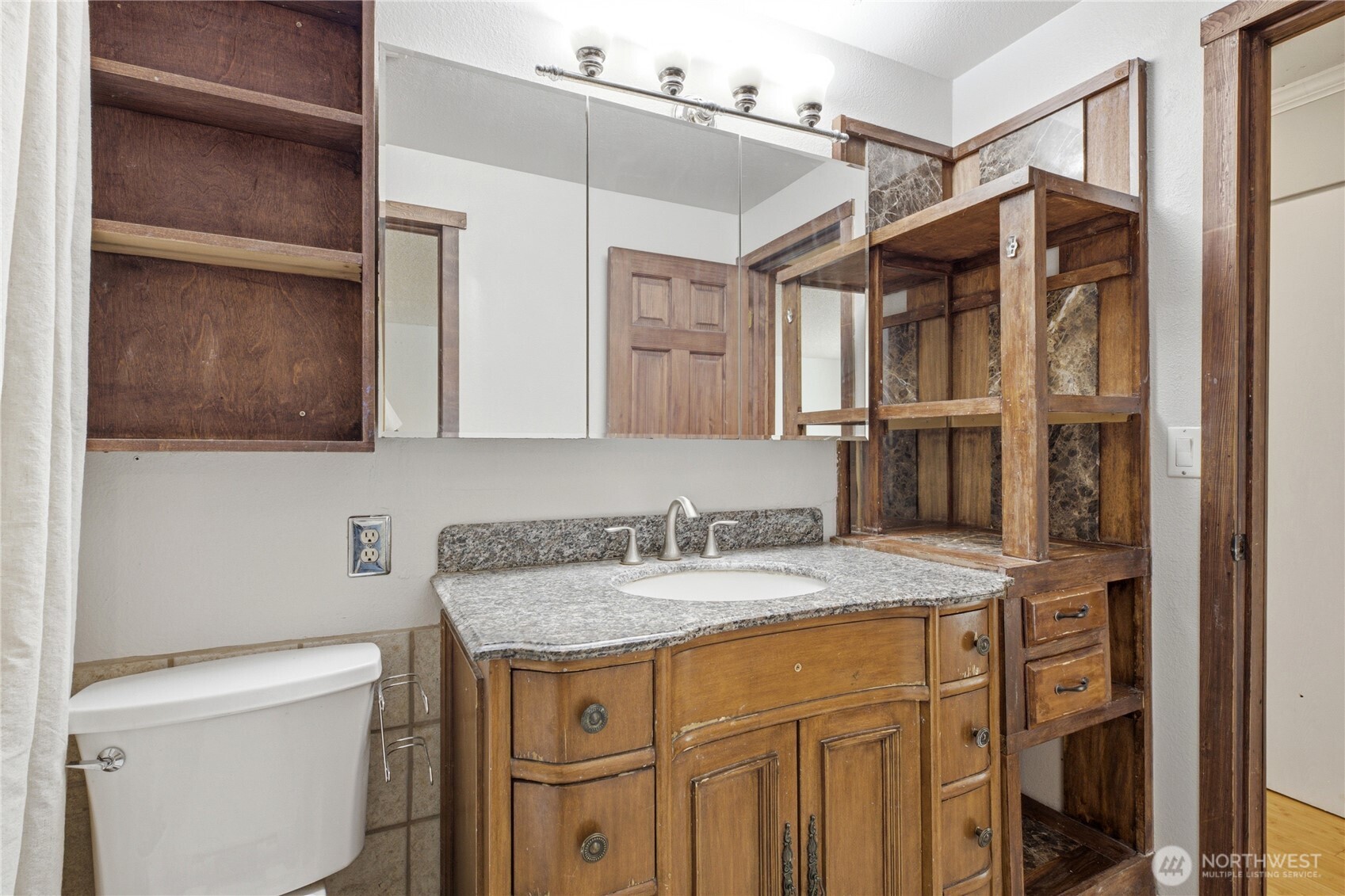 608 School Street Property Photo 21