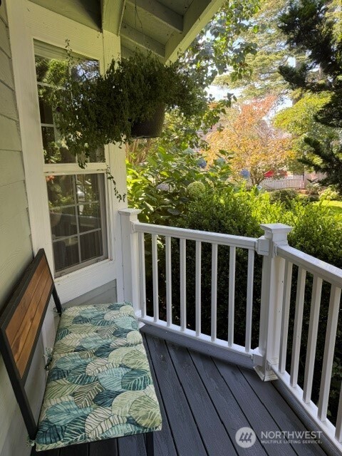 405 Spencer Lane Property Photo 4