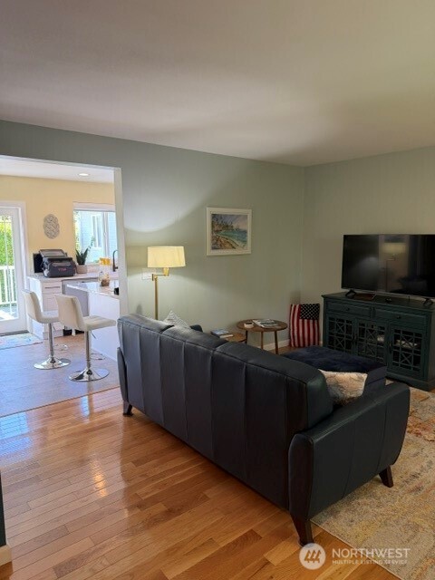 405 Spencer Lane Property Photo 6