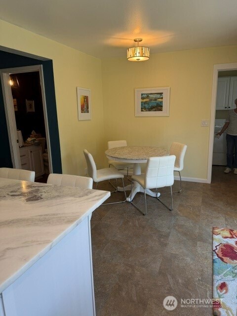 405 Spencer Lane Property Photo 14