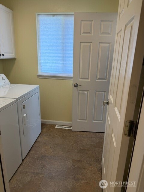 405 Spencer Lane Property Photo 18