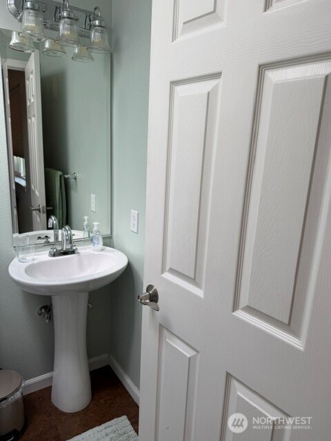 405 Spencer Lane Property Photo 25