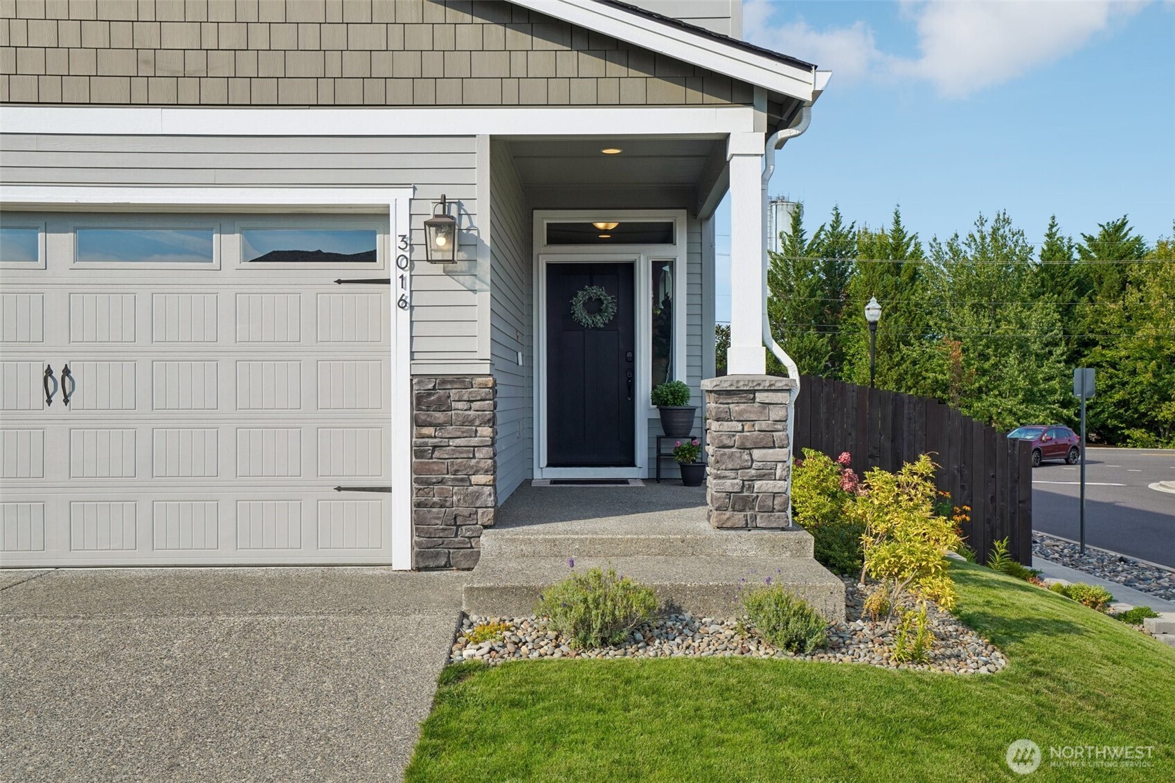 3016 S White Salmon Drive Property Photo 3