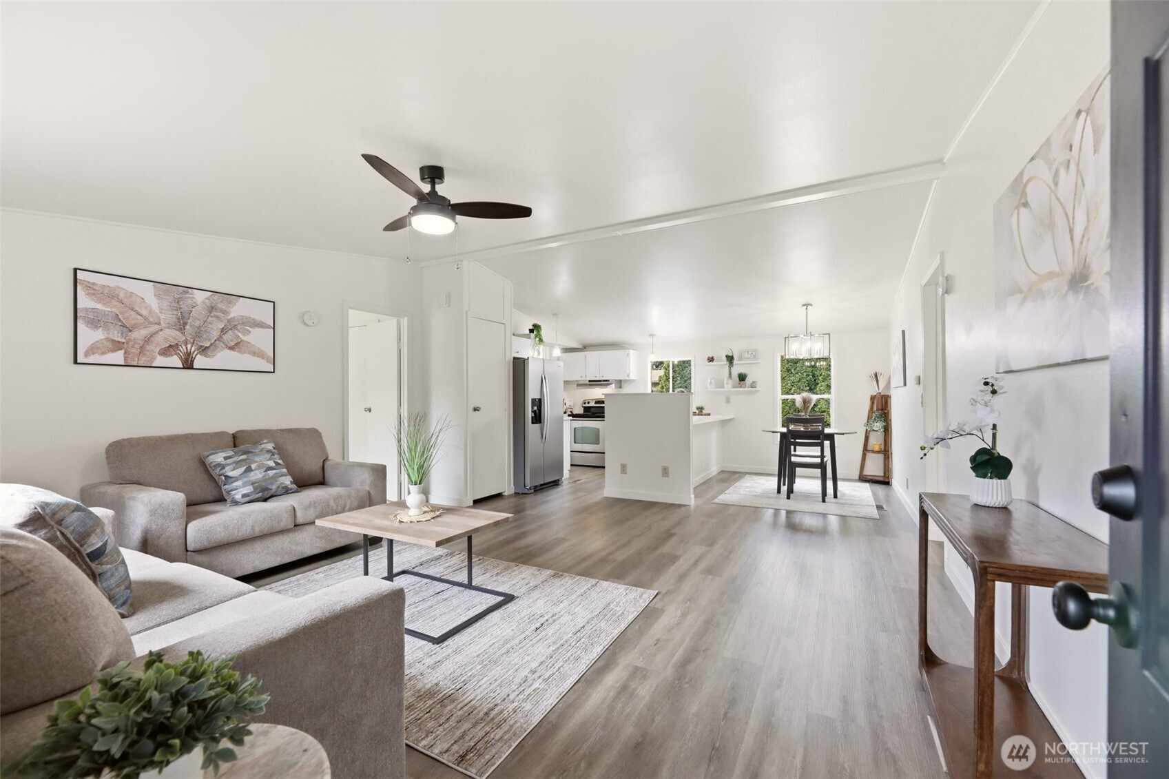 956 Falcon Road Property Photo 3