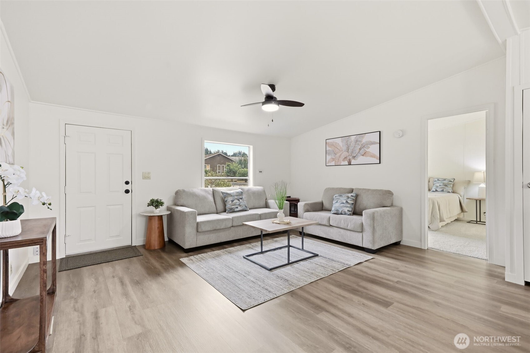 956 Falcon Road Property Photo 5