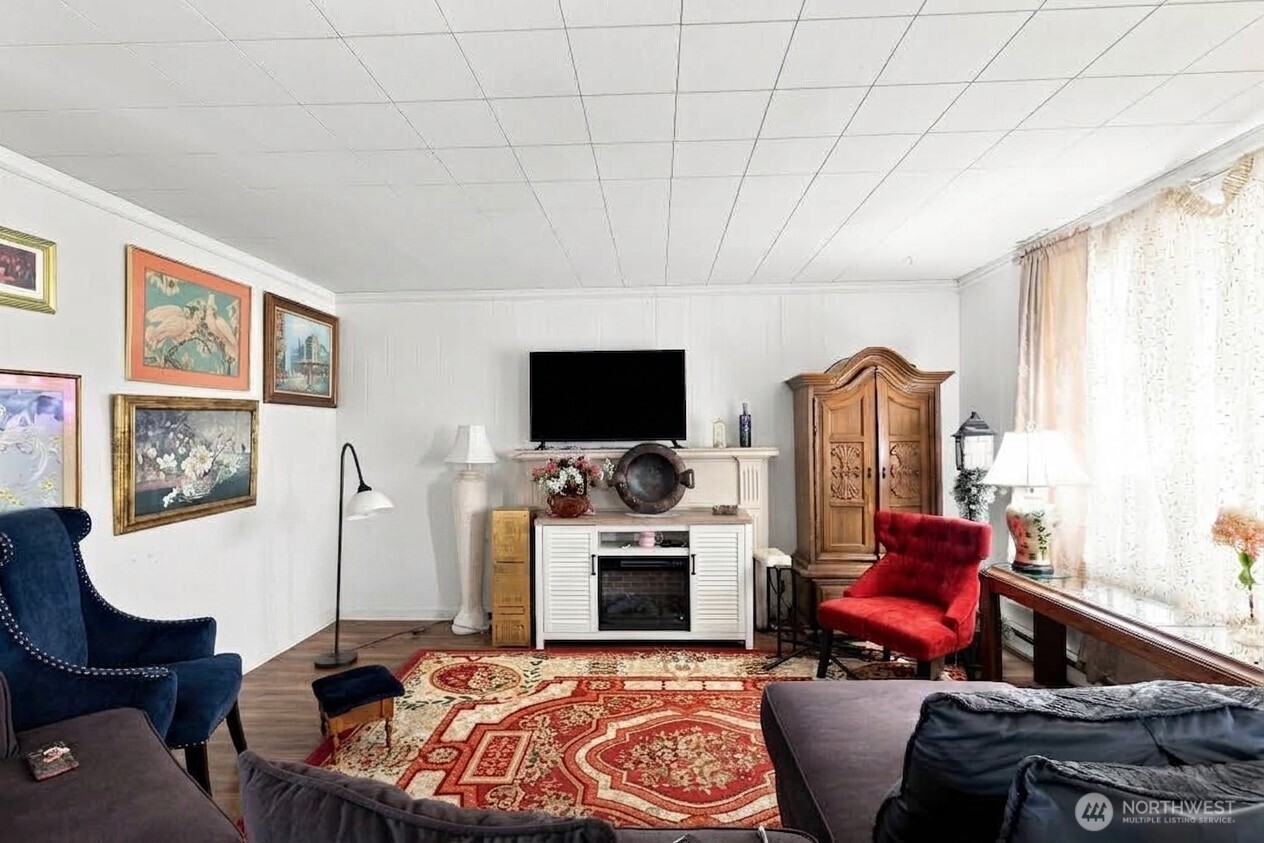 4727 61st Street Property Photo 2