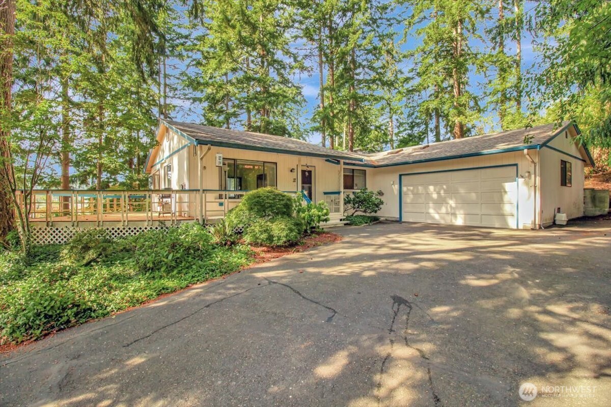 385 Glengarry Drive Property Photo 1