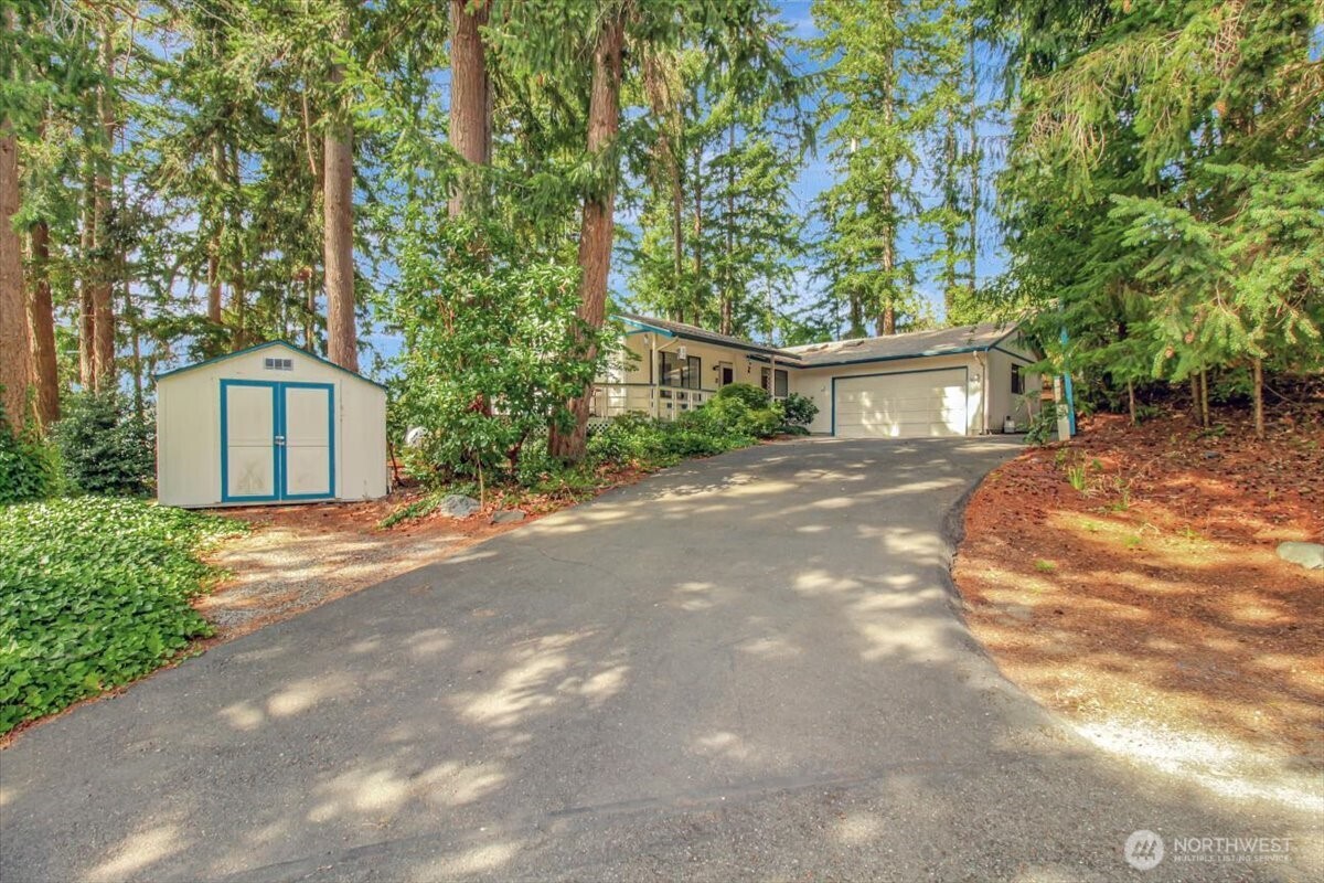 385 Glengarry Drive Property Photo 2