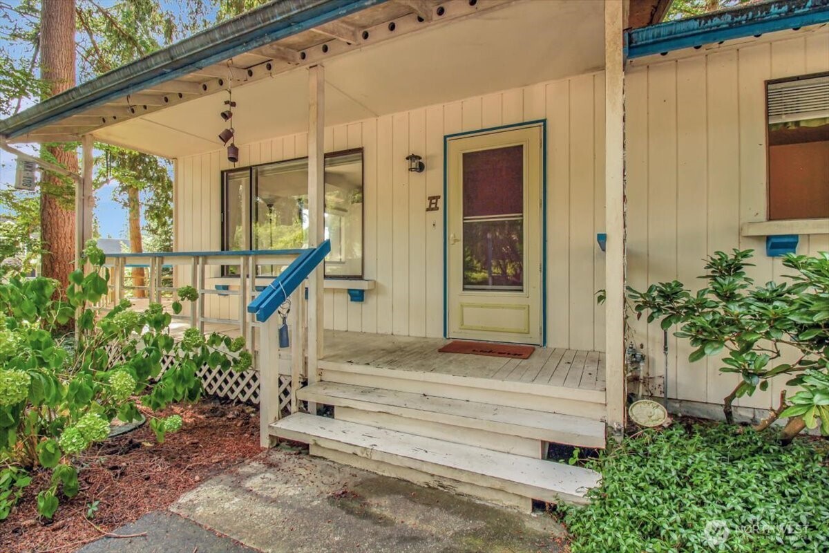 385 Glengarry Drive Property Photo 3
