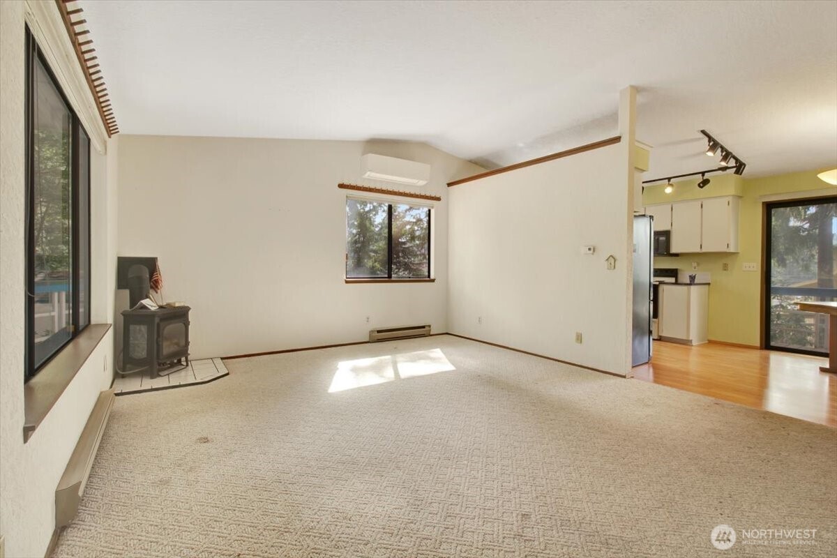 385 Glengarry Drive Property Photo 9