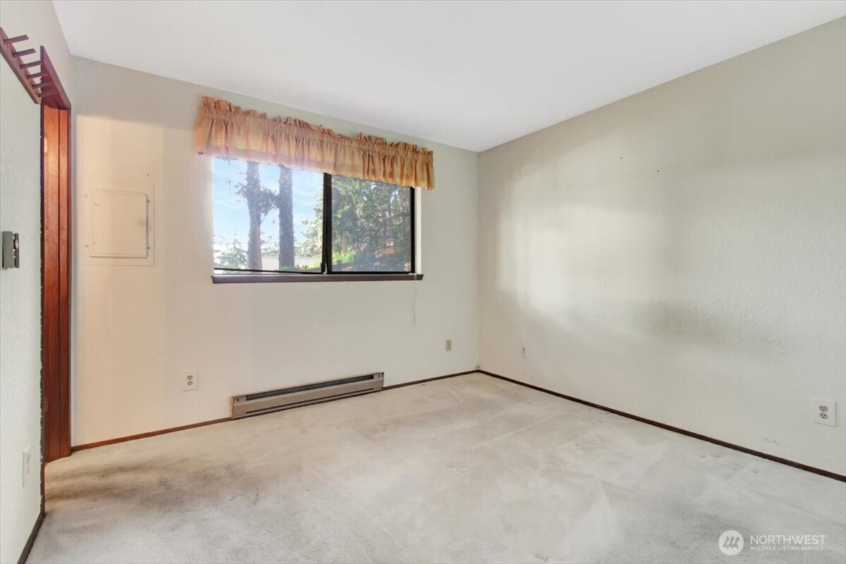 385 Glengarry Drive Property Photo 14