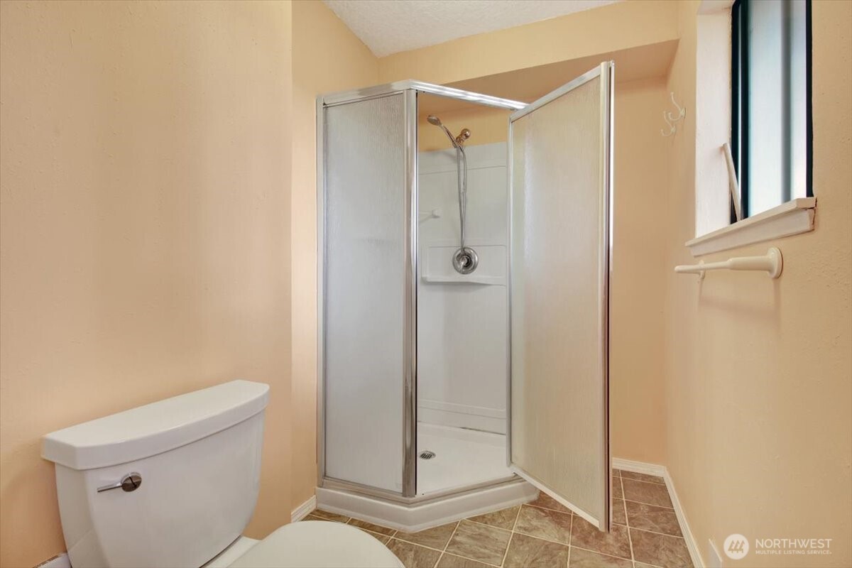 385 Glengarry Drive Property Photo 18