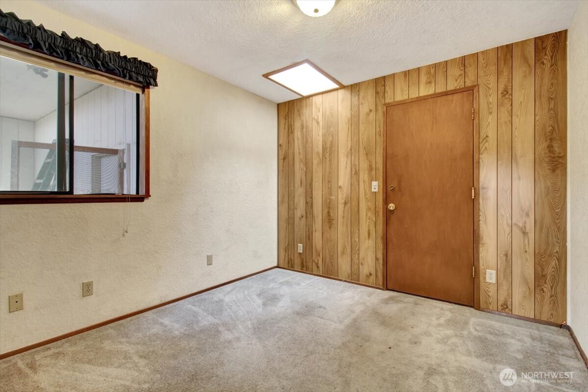 385 Glengarry Drive Property Photo 24
