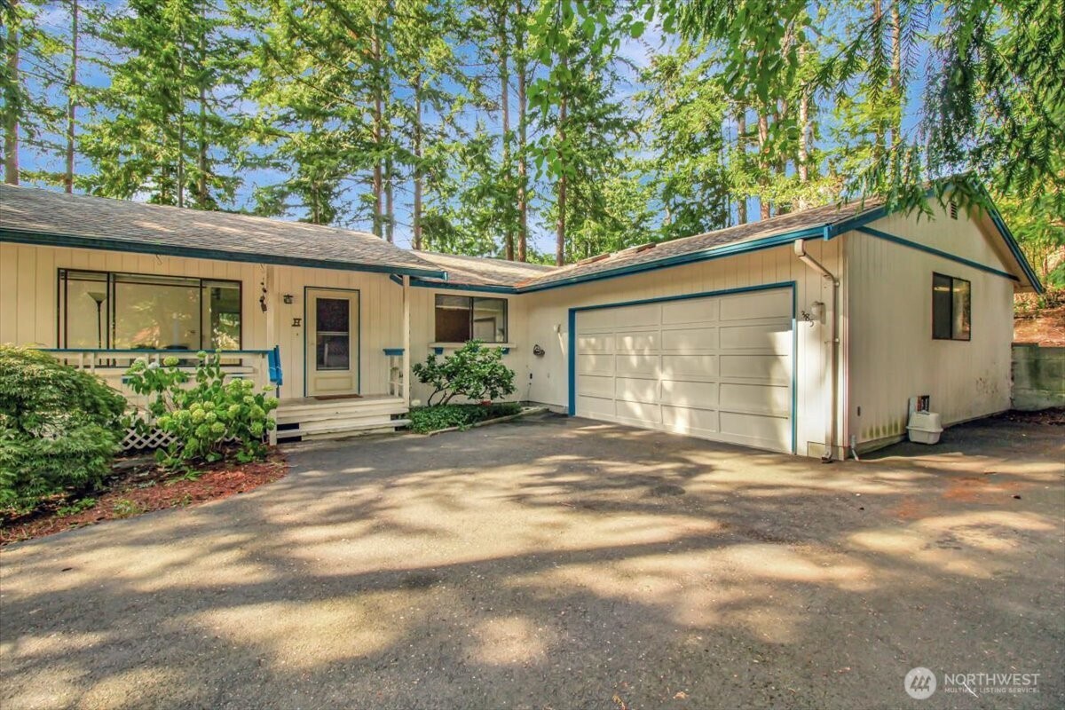 385 Glengarry Drive Property Photo 31