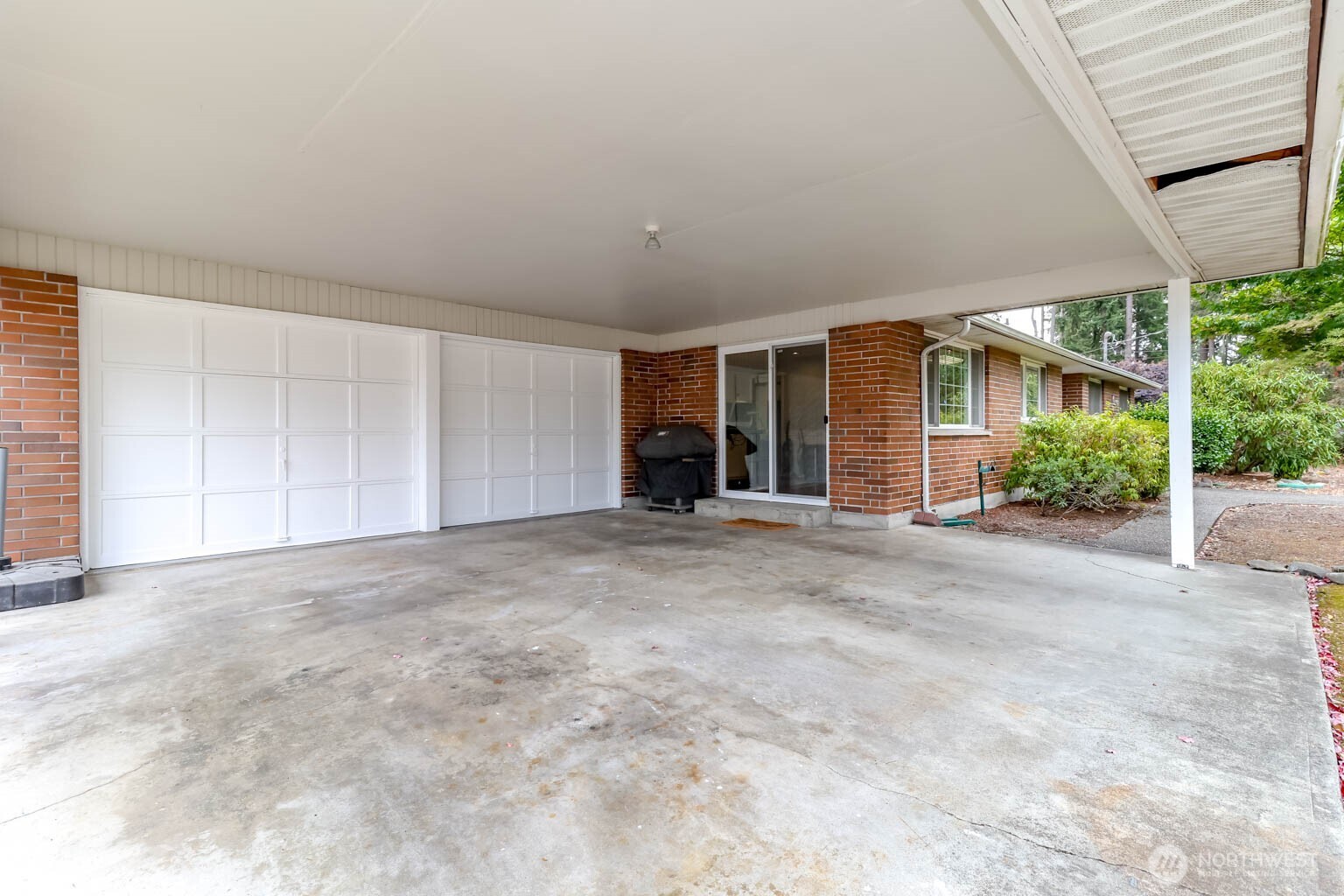17407 36th Ave E Property Photo 5