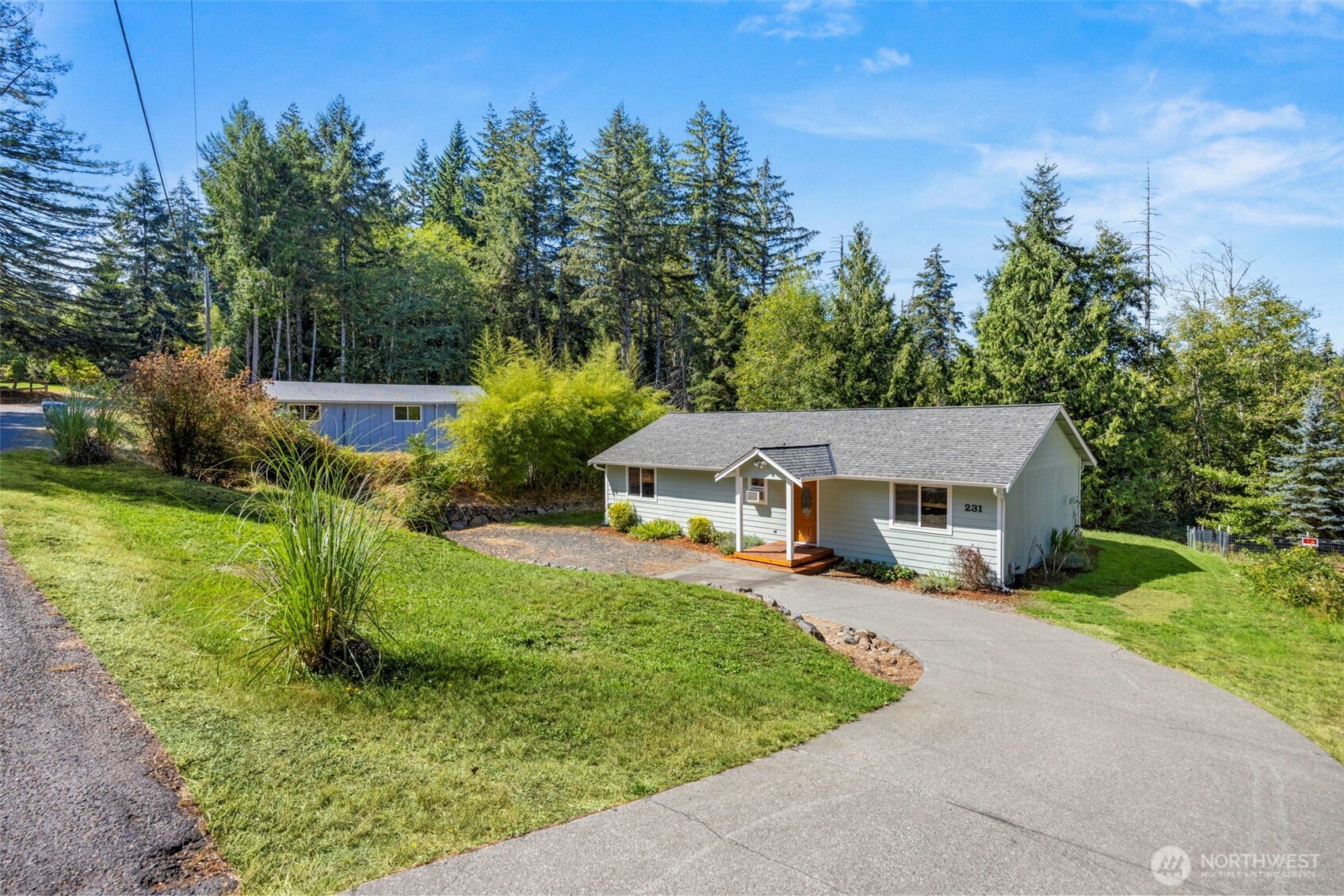 231 E Snowcap Drive Property Photo 1