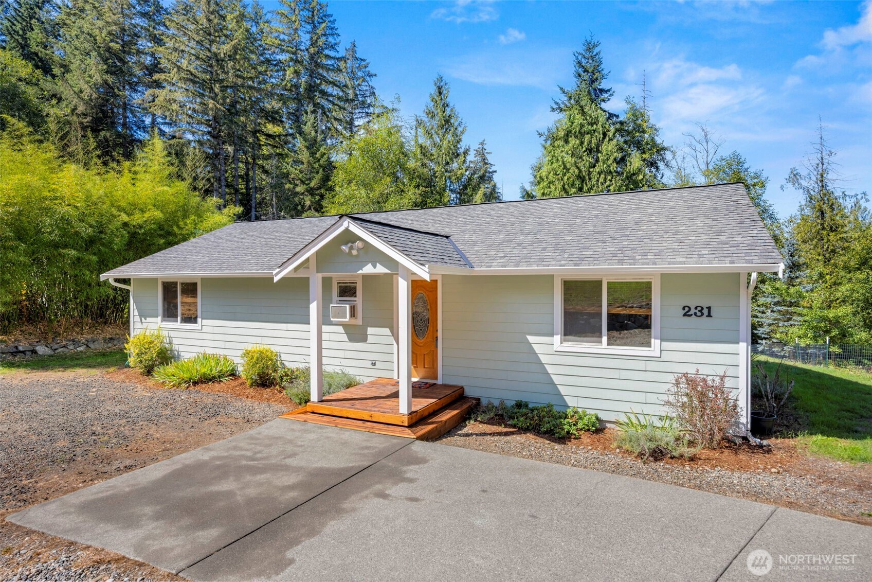 231 E Snowcap Drive Property Photo 2
