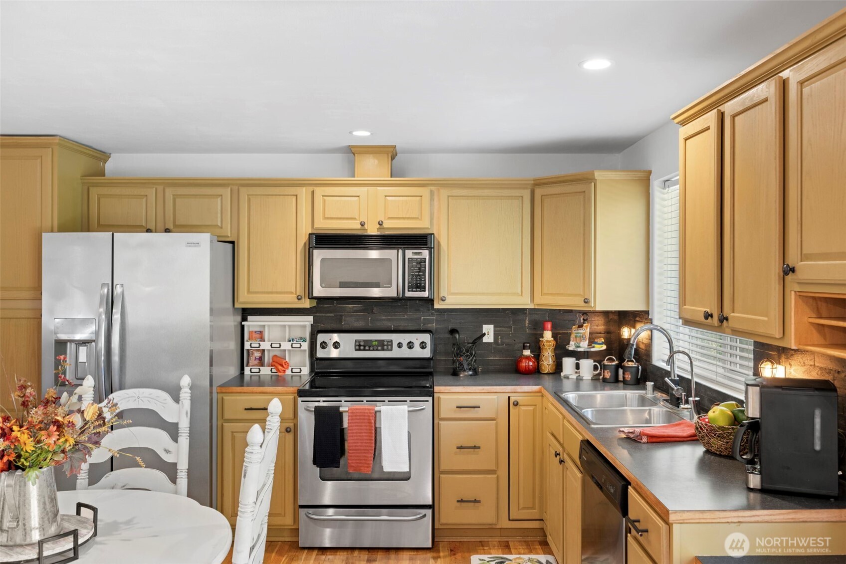 231 E Snowcap Drive Property Photo 12