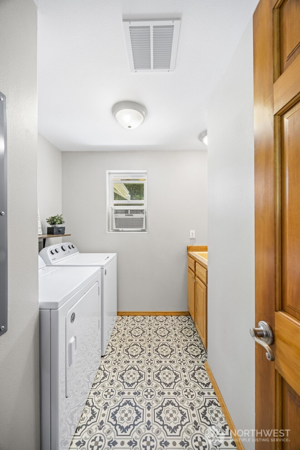 231 E Snowcap Drive Property Photo 23