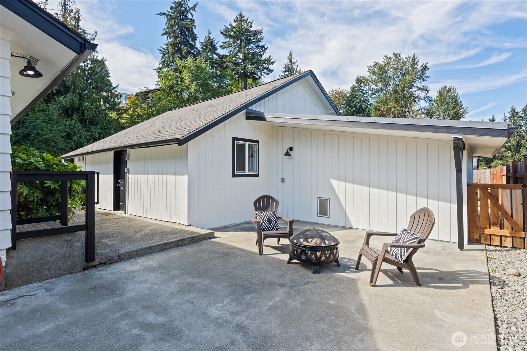 1110 25th Street Property Photo 3