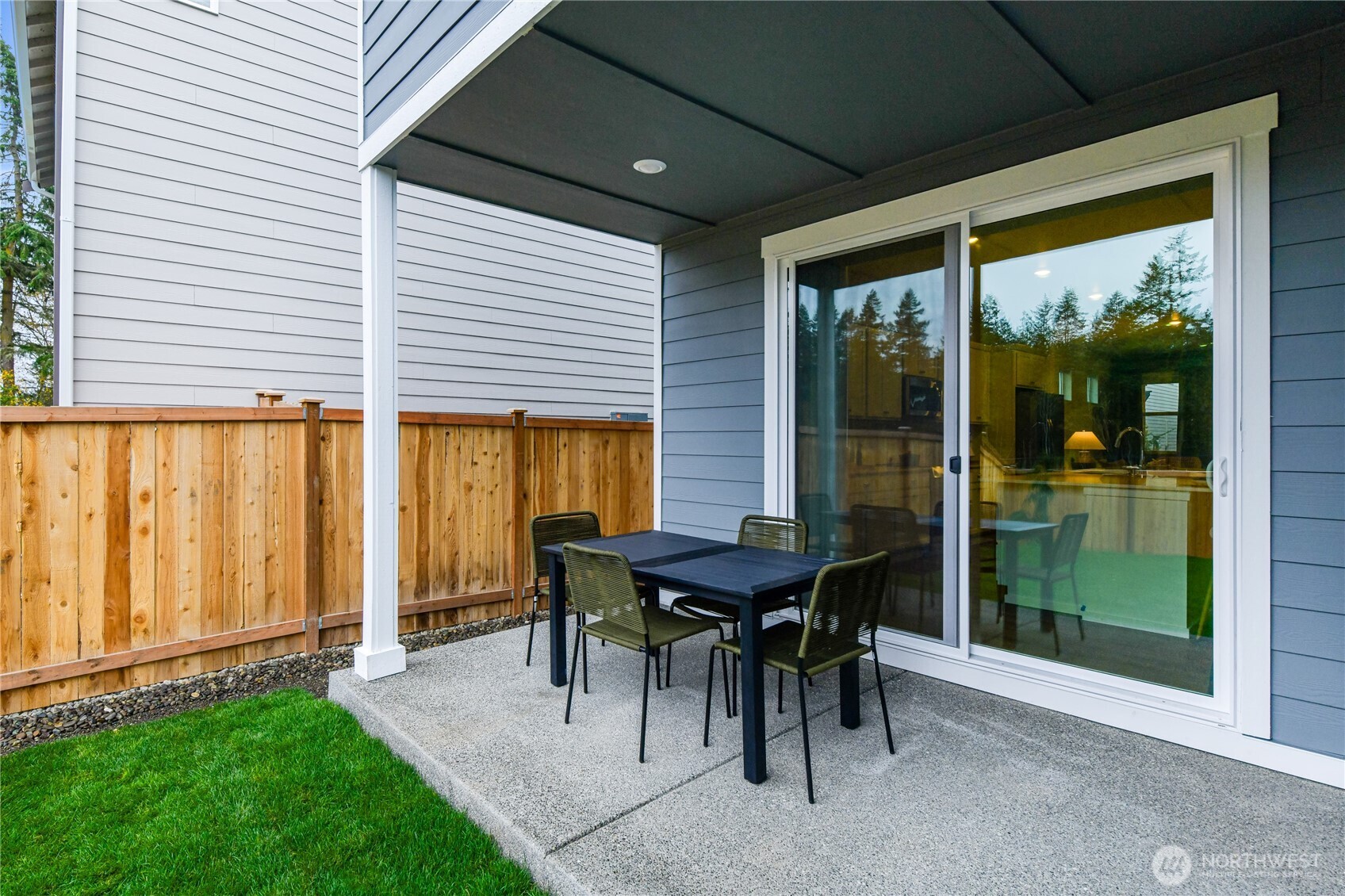 2718 Wonderland Way Property Photo 5