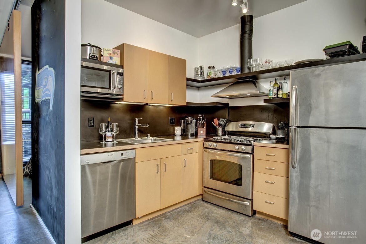 1111 E Pike Street 204 Property Photo 7