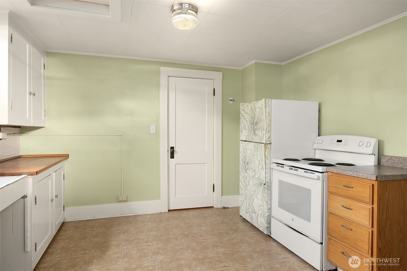 943 N 103rd Street Property Photo 6
