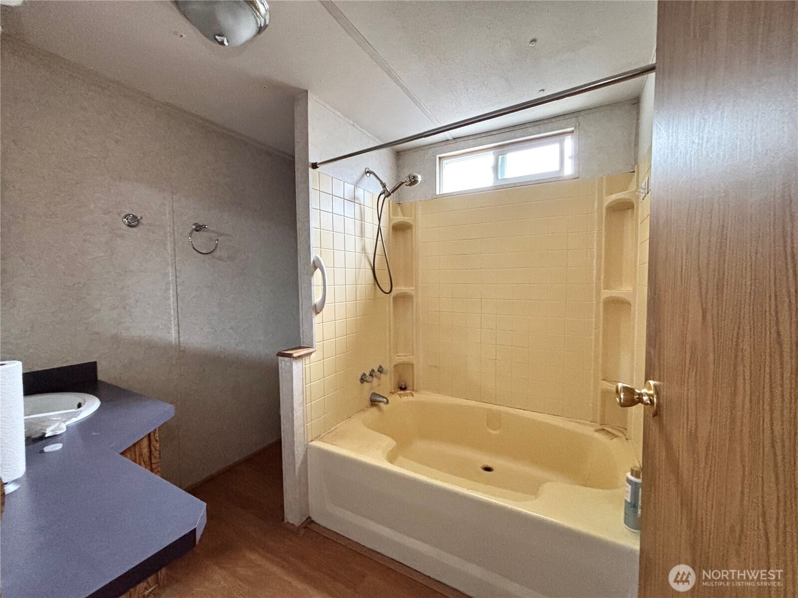 900 29th Street E14 Property Photo 10