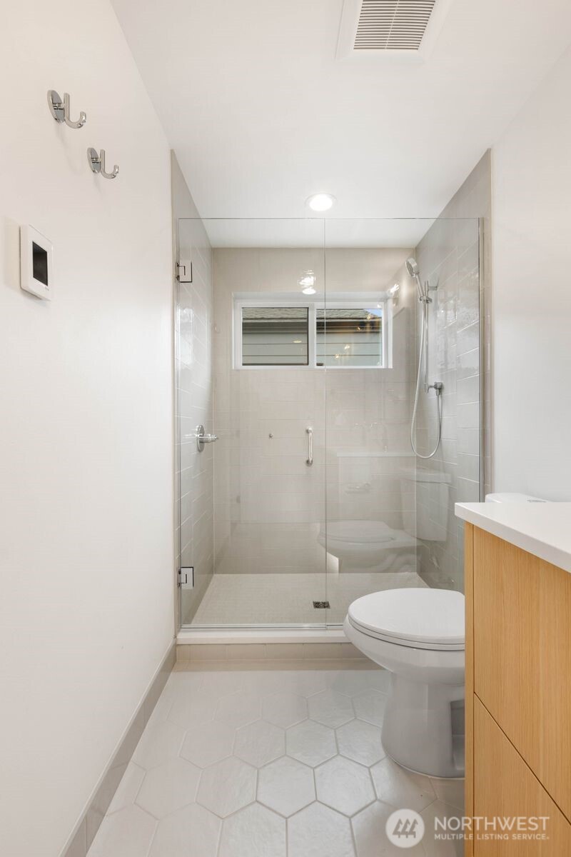 3934 S Angeline Street Property Photo 13