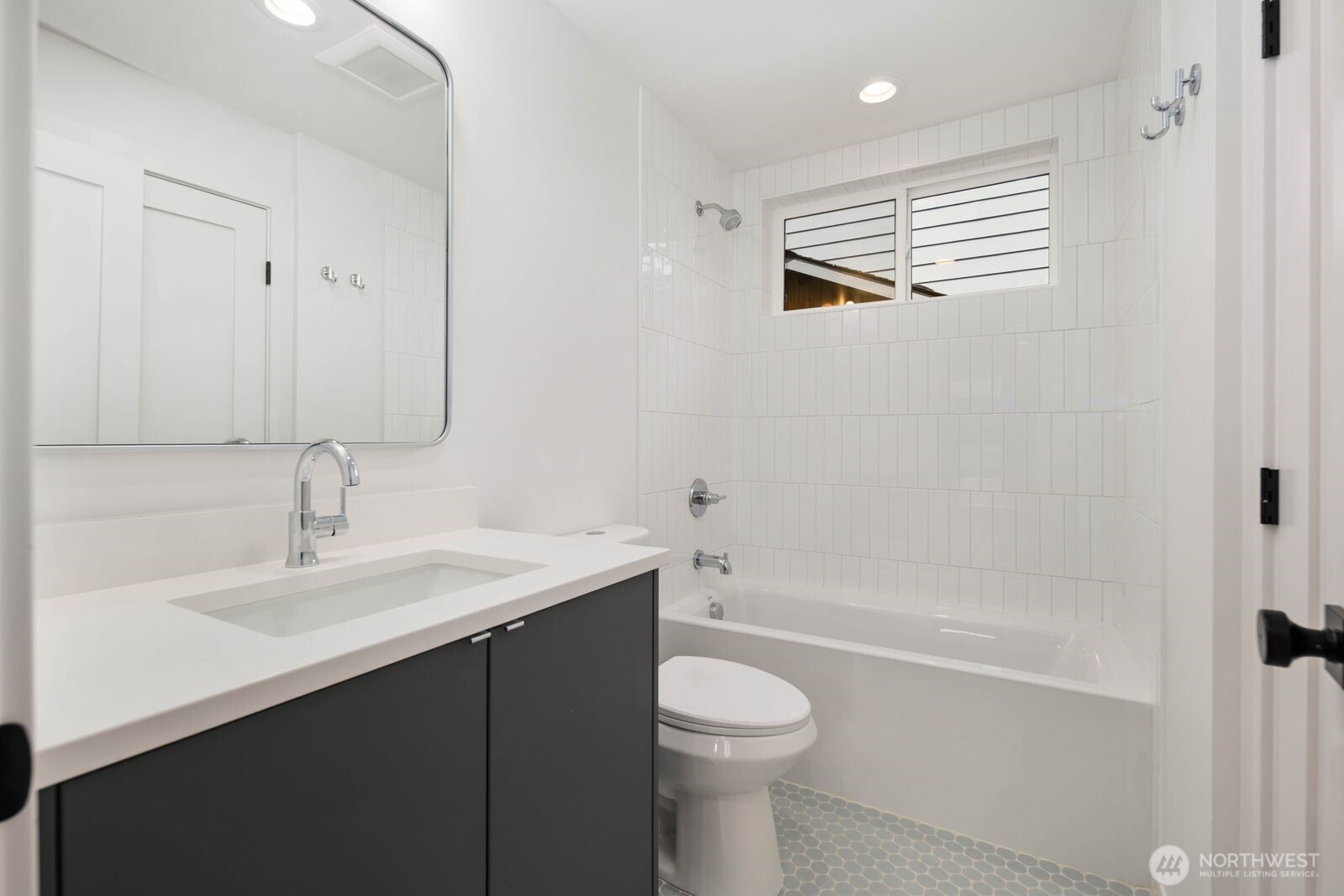 3934 S Angeline Street Property Photo 15