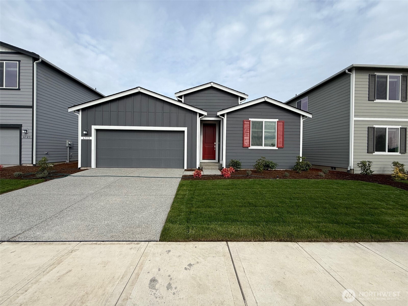 6719 285th Place Property Photo 1
