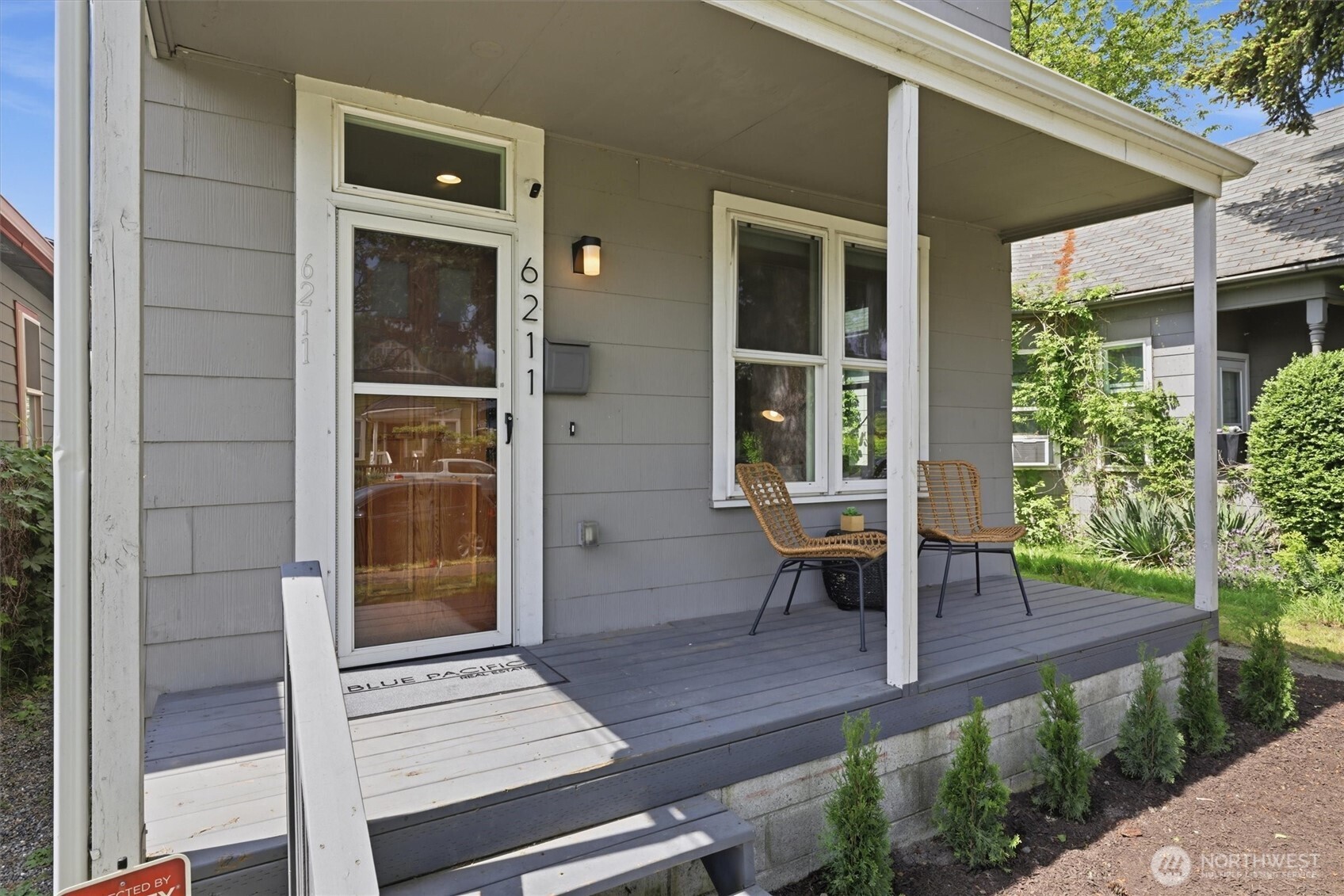 6211 Carleton Avenue Property Photo 2