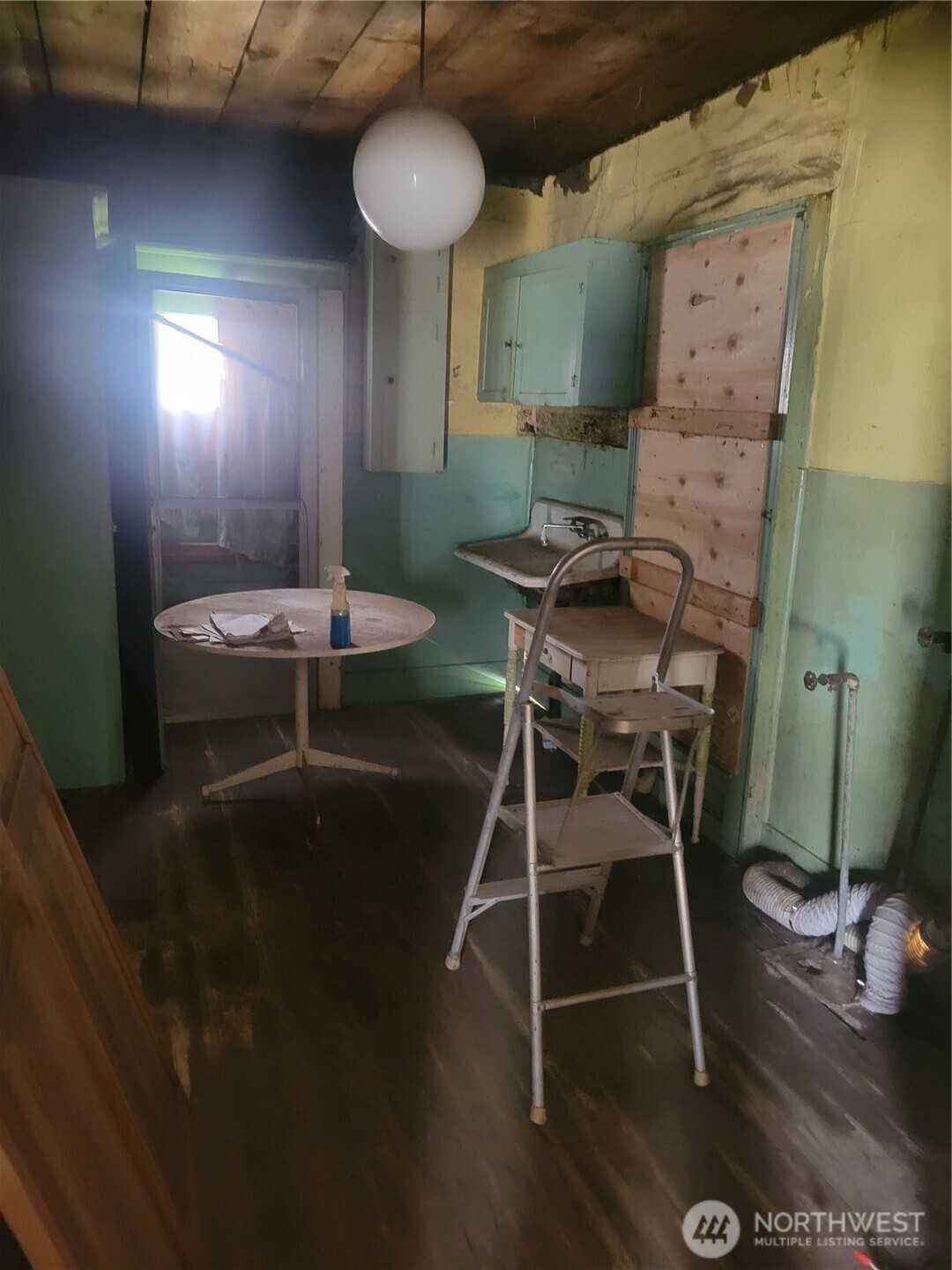 218 S 2nd Street Property Photo 8