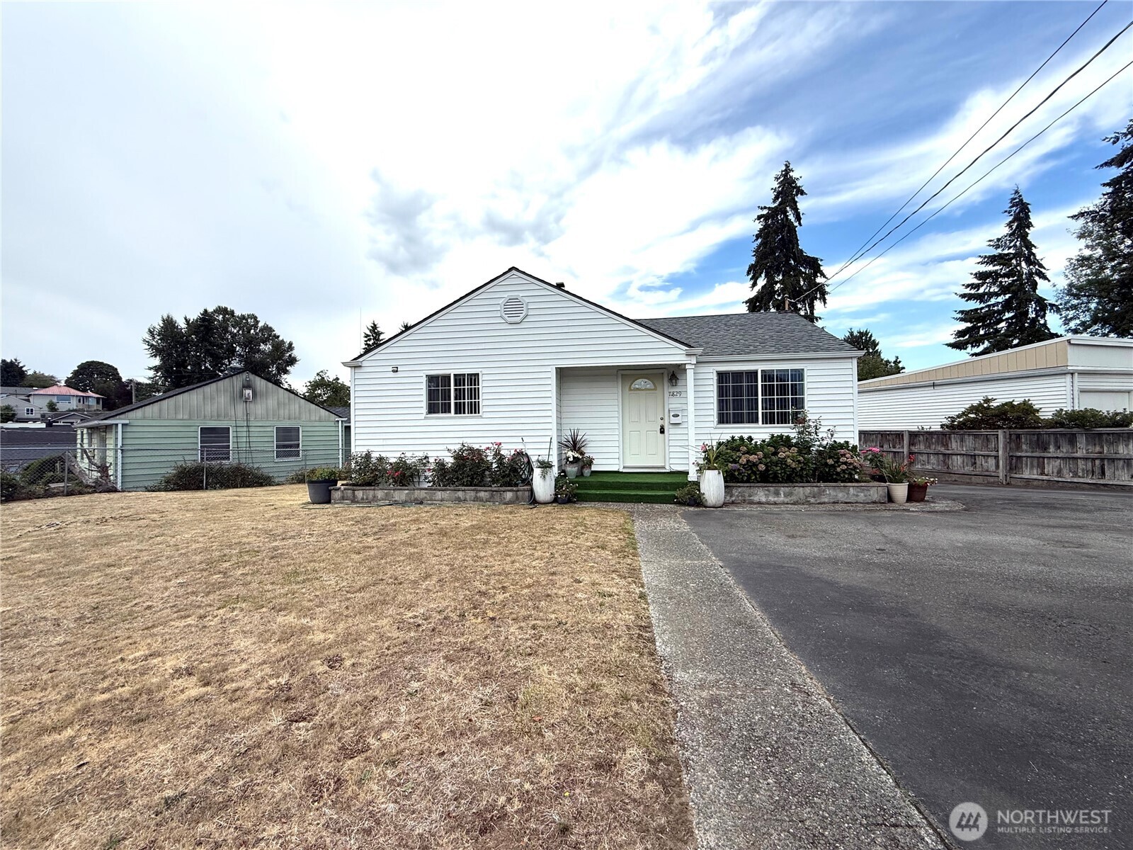 11829 76 Avenue Property Photo 1