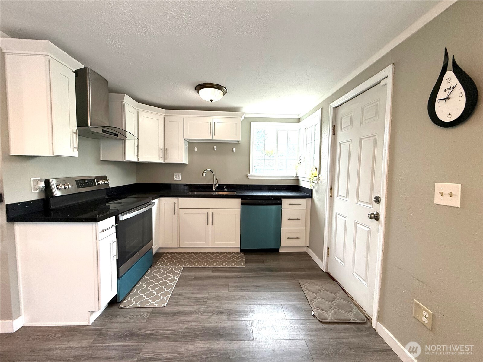 11829 76 Avenue Property Photo 8