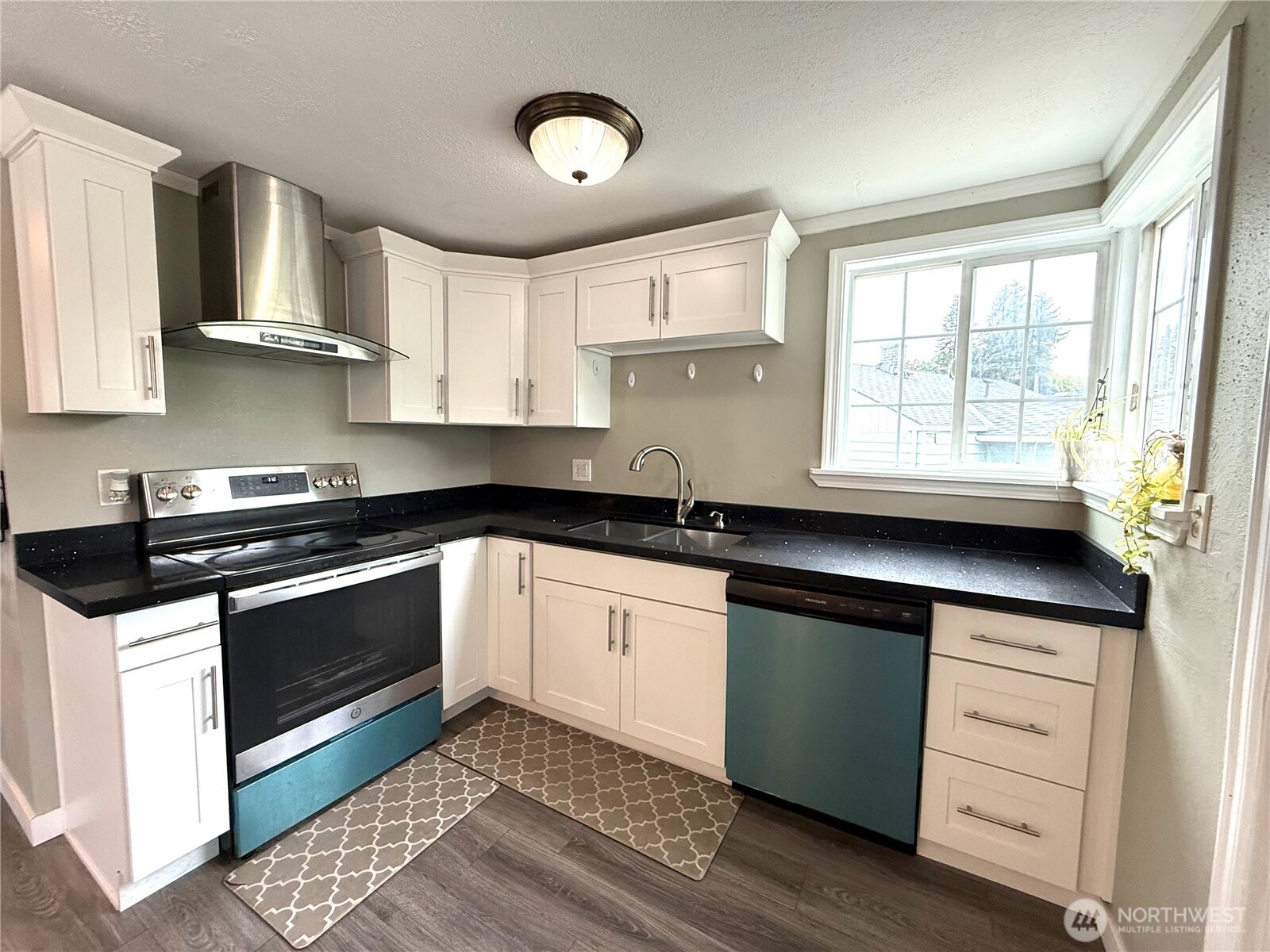 11829 76 Avenue Property Photo 9