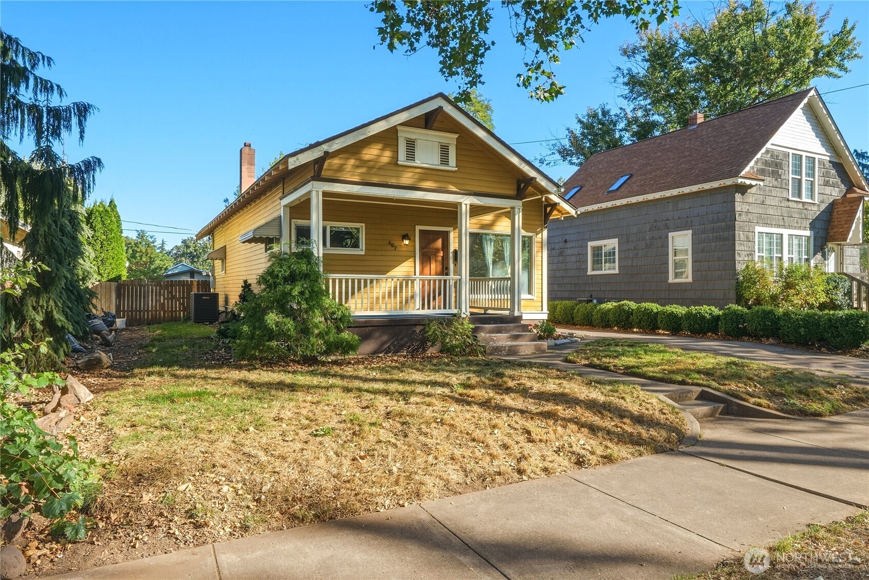 607 Locust Street Property Photo 3
