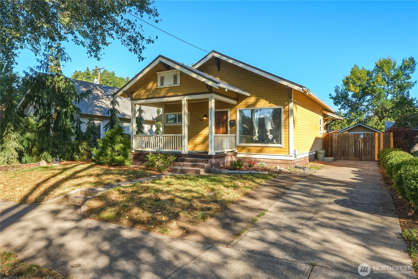 607 Locust Street Property Photo 4