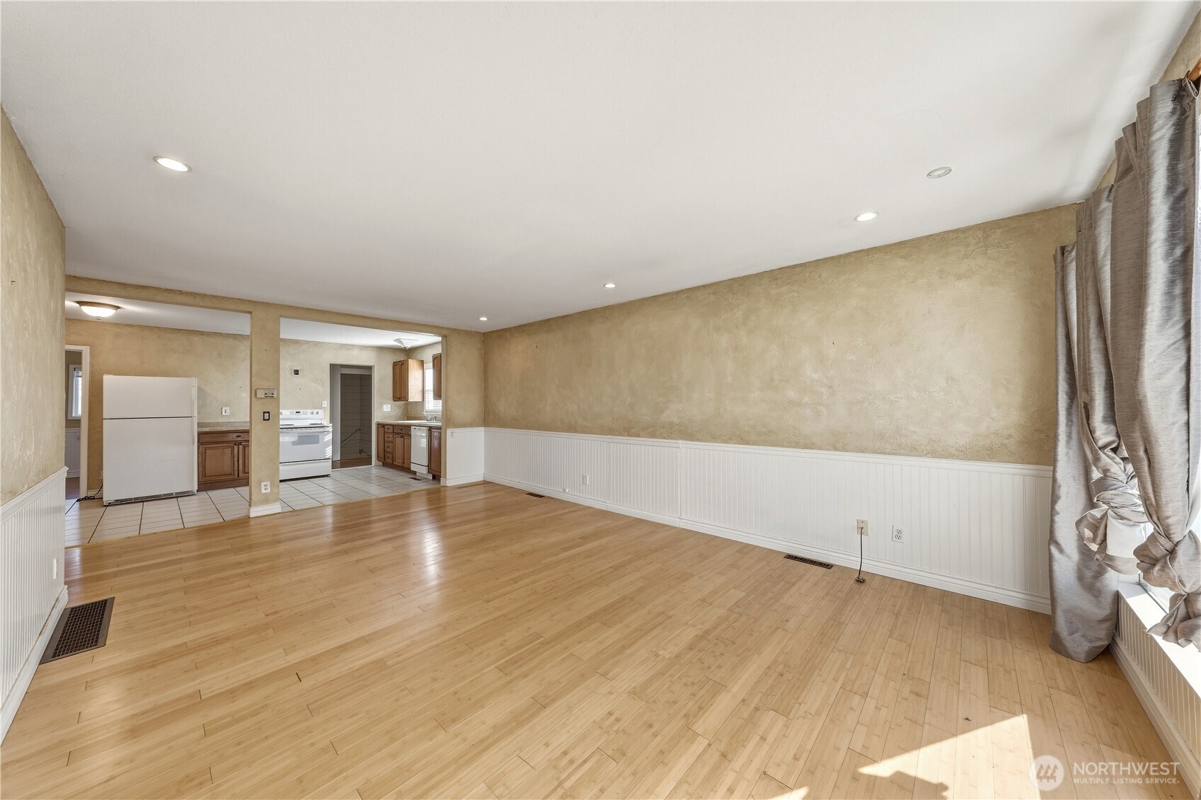 607 Locust Street Property Photo 8