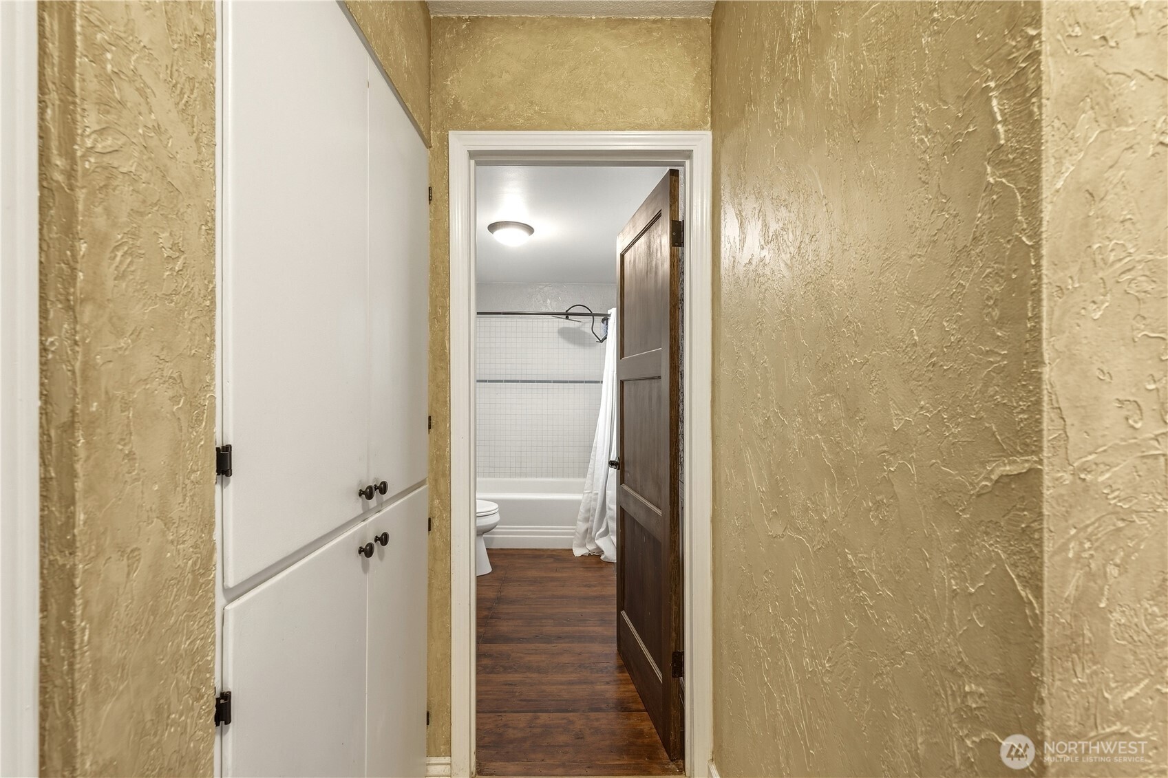607 Locust Street Property Photo 16