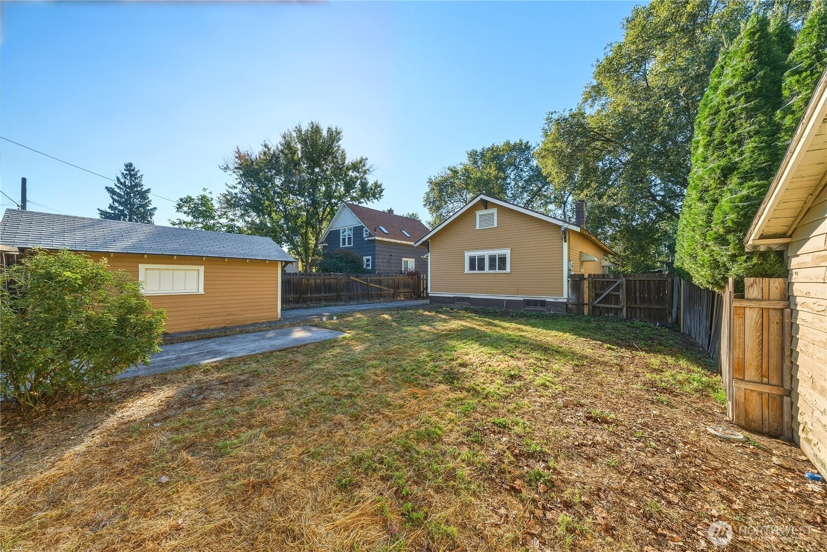 607 Locust Street Property Photo 28
