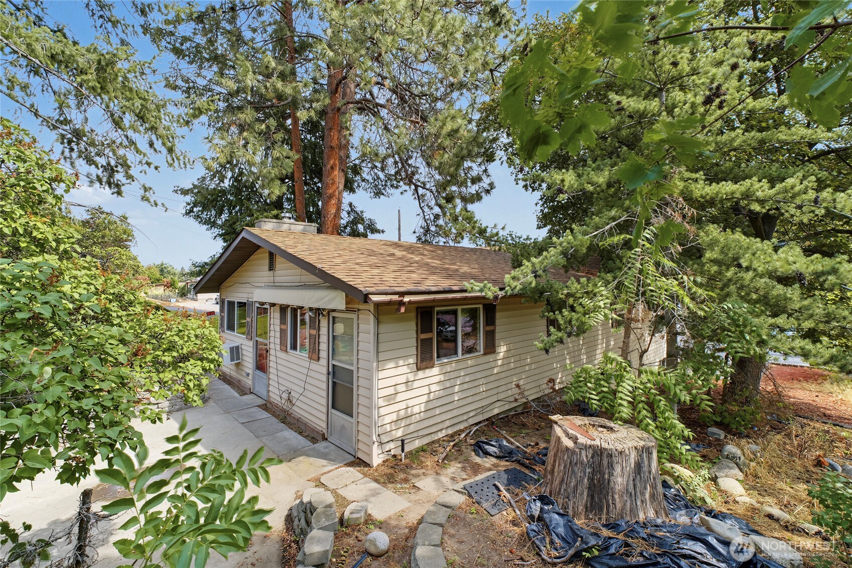 779 N 2nd Avenue Property Photo 5